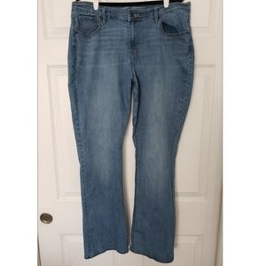 Old Navy Curvy Profile Bootcut Mid-Rise eans